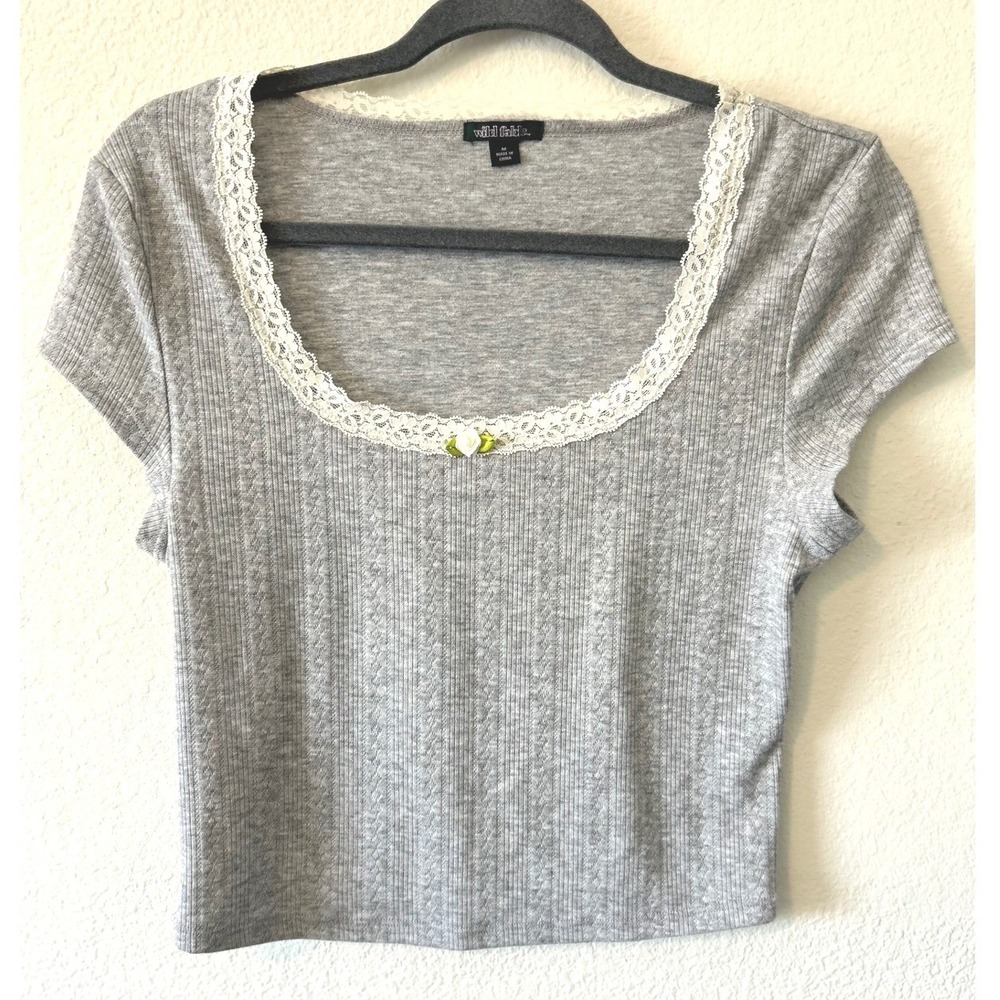 Coquette Feminine Wild Fable Gray Pointelle Lace Trim Rosebud Crop Top SZ M‎